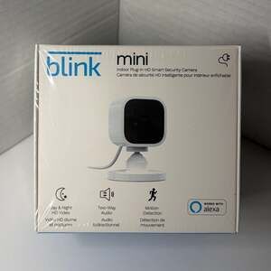 Blink Mini Compact Indoor Plug-in Smart Security Camera 1080p HD BCM00300U
